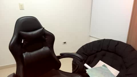 laura online show from November 19, 2:11 am