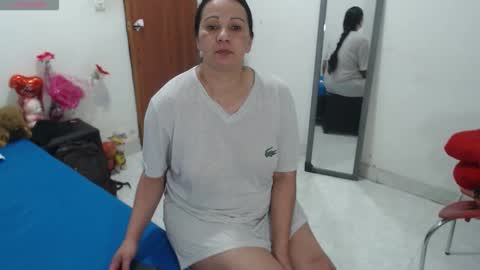 laura_foxx2379 online show from October 3, 2:43 am