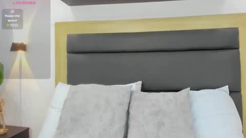 L A U R A online show from December 18, 12:22 pm