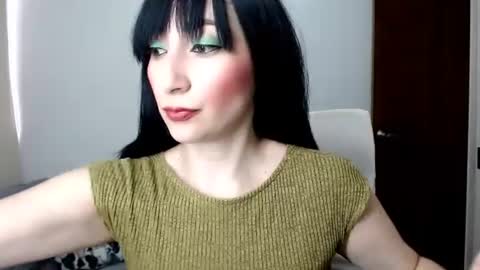 Laura online show from June 9, 10:09 pm