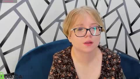 Laura online show from February 13, 2:37 am