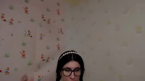 Laura online show from December 3, 8:48 am