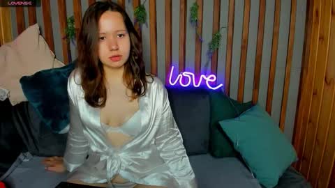 Snapshot of lauraellinss chatting on September 23, 9:03 am Laura online show from September 23, 9:03 am