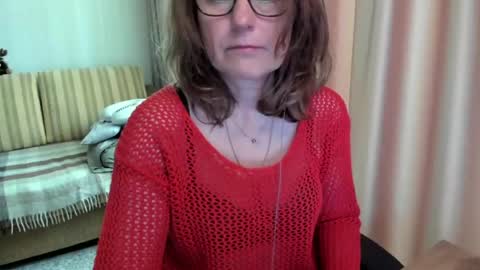 Lauraoven1 online show from June 2, 7:32 am