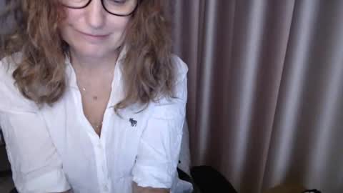 Lauraoven1 online show from December 2, 8:45 am