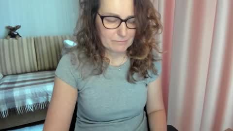 Lauraoven1 online show from March 14, 8:40 am