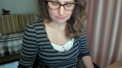 Lauraoven1 online show from March 19, 7:25 am