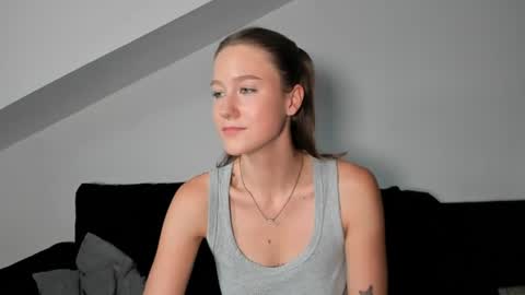 Laura Lara Sommer online show from August 4, 6:15 pm