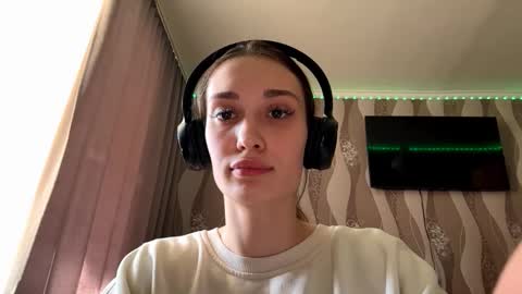 laurelwilliamston online show from March 25, 1:18 pm