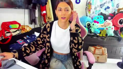Snapshot of laurencesophiets chatting on February 26, 10:15 pm SF online show from February 26, 10:15 pm