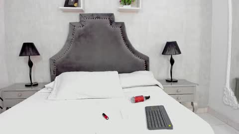 Lauren  online show from November 28, 2:35 pm