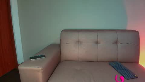 lauri online show from April 19, 6:21 pm