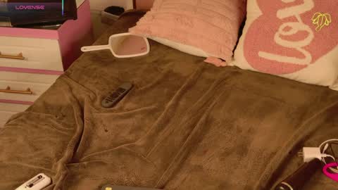 luu online show from March 30, 11:49 pm