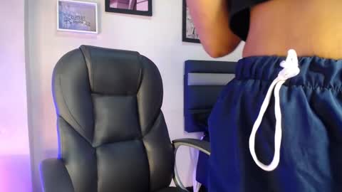 LauWild online show from December 22, 11:28 am