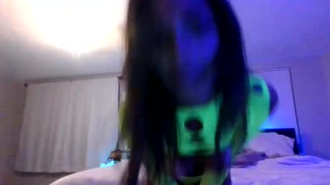 lavishbritt online show from May 8, 4:51 am
