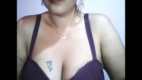 layanah12 online show from December 9, 12:23 am