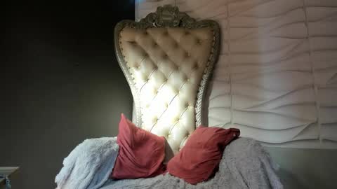 Layla online show from March 14, 9:30 pm