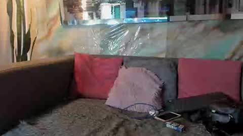 Layla online show from March 11, 1:05 am