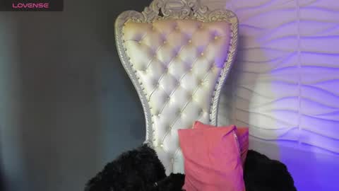 Layla online show from April 16, 9:39 pm