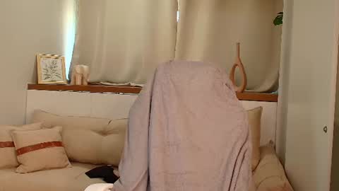 Layla online show from July 22, 1:35 pm