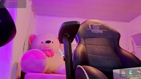 Snapshot of laylafoxy_tay chatting on September 23, 3:33 am laylafoxy_tay online show from September 23, 3:33 am