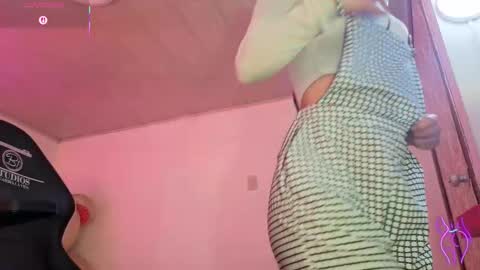 Snapshot of laylafoxy_tay chatting on October 18, 4:38 am laylafoxy_tay online show from October 18, 4:38 am