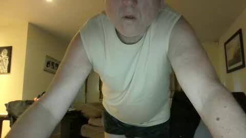 lazypete1231 online show from April 7, 7:43 am