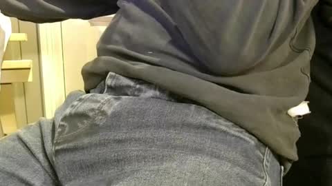 Snapshot of lbfm69 chatting on February 23, 5:50 pm LBFM online show from February 23, 5:50 pm