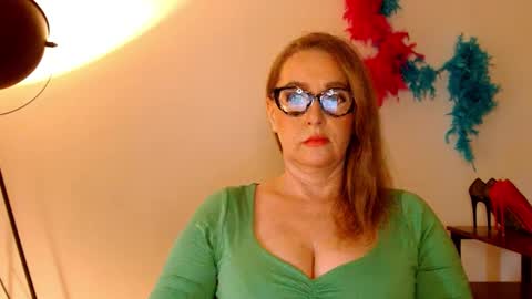 Snapshot of leadesire chatting on February 17, 10:51 am LEA online show from February 17, 10:51 am