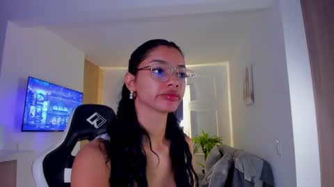 leah_cute3 online show from August 3, 8:16 am