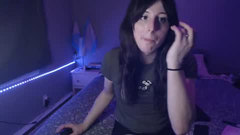 Leah Quinn online show from August 7, 2:10 am