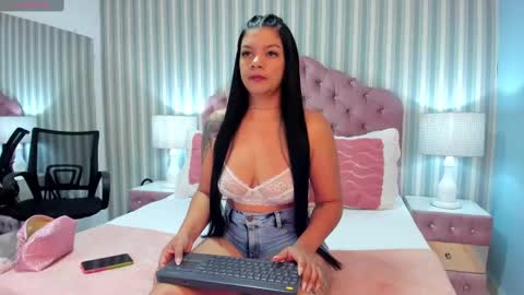 Leah Fontana online show from January 28, 12:32 pm