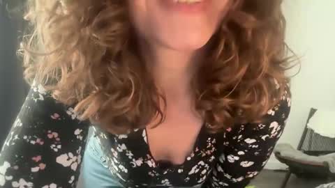 Leah Sparkles online show from March 17, 3:39 pm