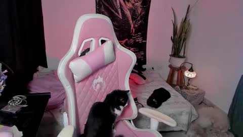  Amelia Black  OF AMELIABLACK666 I lost all my thumbs up help me to get 80 online show from January 18, 9:07 am