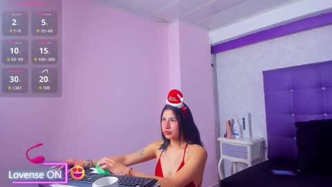 leamoreau__ online show from December 3, 12:39 pm