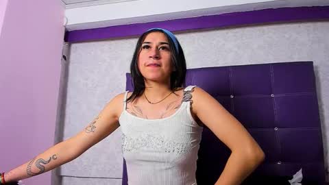 leamoreau__ online show from October 28, 7:48 pm