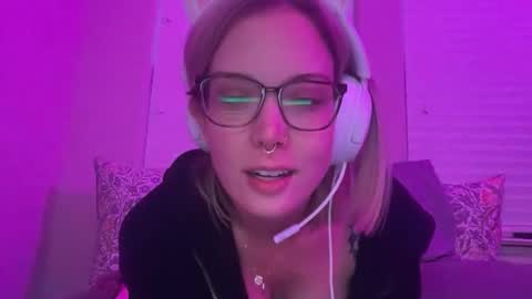 leanneluxecouple online show from April 14, 12:58 am