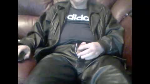 leatherpants68 online show from October 22, 8:32 pm