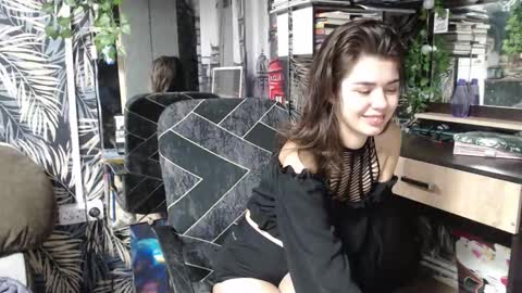 Snapshot of legenda_liya chatting on October 16, 2:49 pm Liya online show from October 16, 2:49 pm