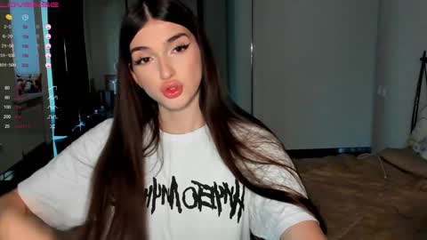 Leila online show from December 6, 5:25 am