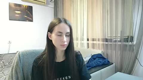 Leila online show from October 12, 4:43 pm