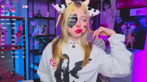 Leila online show from November 11, 5:37 pm