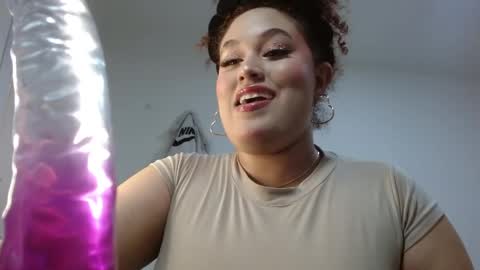 leilaprettysex online show from May 14, 4:16 pm