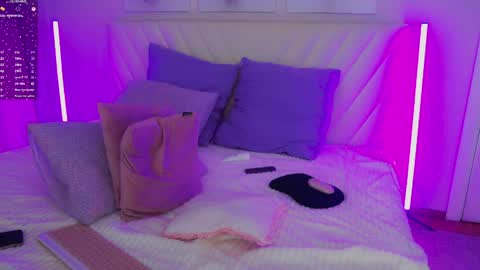 Leila online show from March 31, 2:01 am