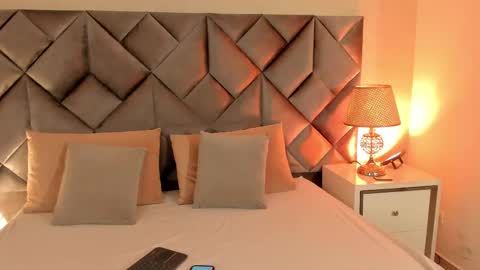 Leizathompson online show from September 27, 7:00 pm