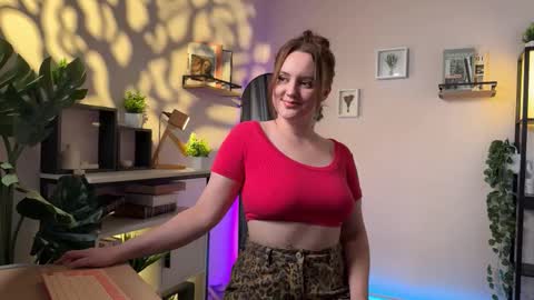 Snapshot of lela_ryan chatting on September 17, 8:40 am Lela online show from September 17, 8:40 am