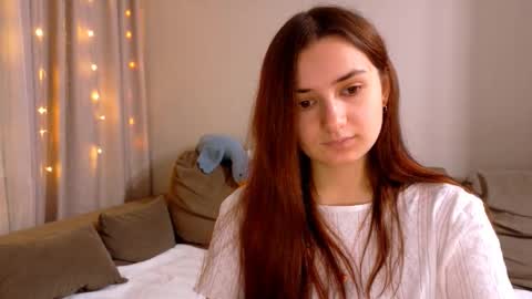 Lelia online show from December 19, 3:29 pm