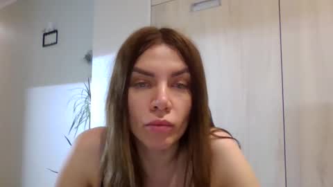 lena6122000 online show from May 15, 9:22 pm