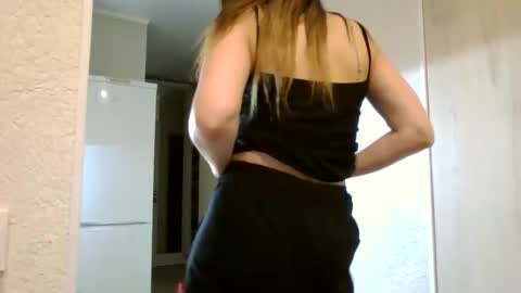 lena6122000 online show from May 21, 11:11 pm