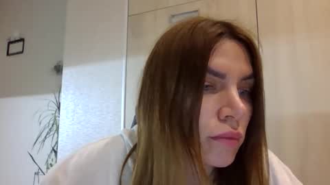 lena6122000 online show from May 13, 11:47 pm
